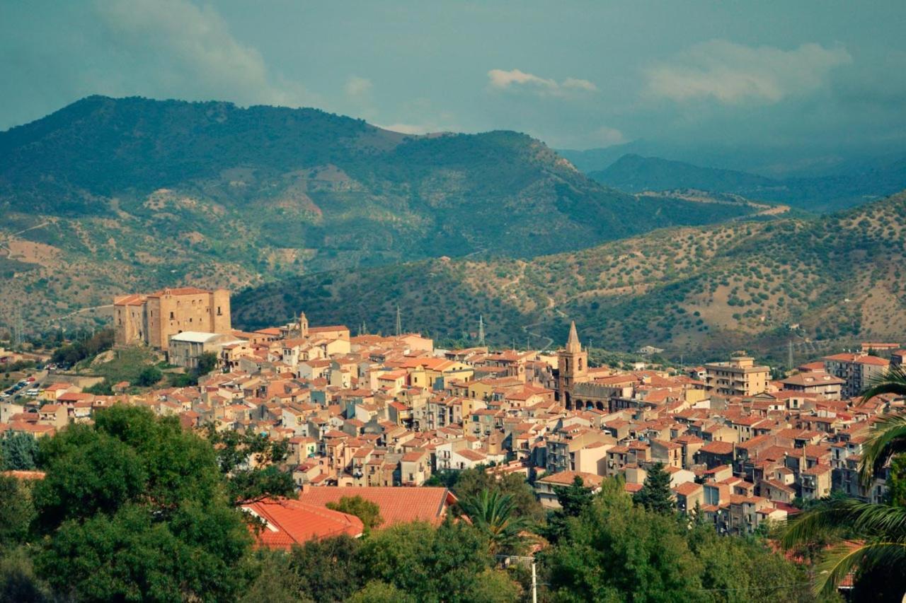 Casa Lucia Apartment Castelbuono  Bagian luar foto